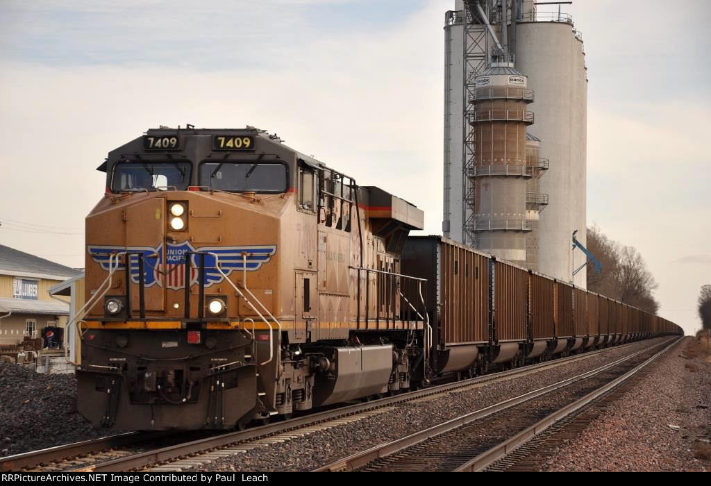 Empty coal train heads west